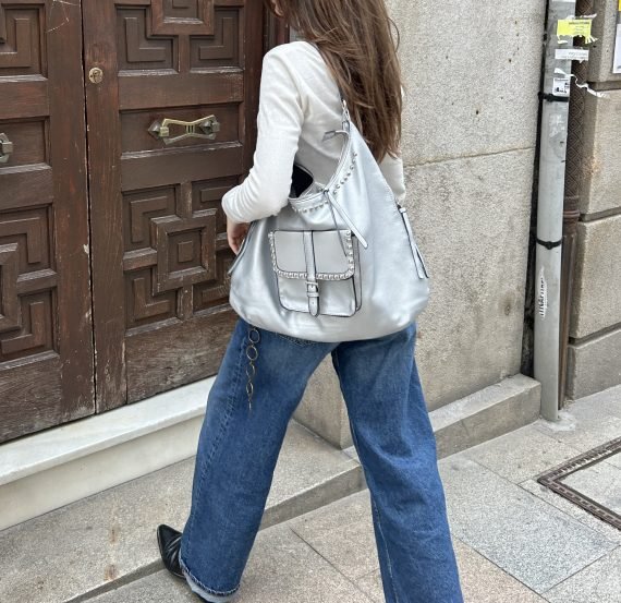 BOLSO “TACHUELAS“ PLATEADO